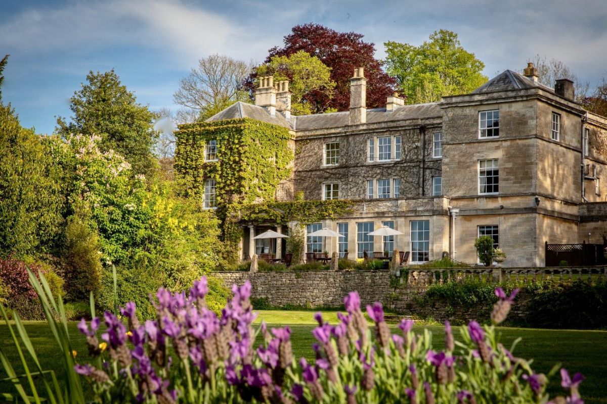 Gallery Item 8 for Burleigh Court Cotswolds
